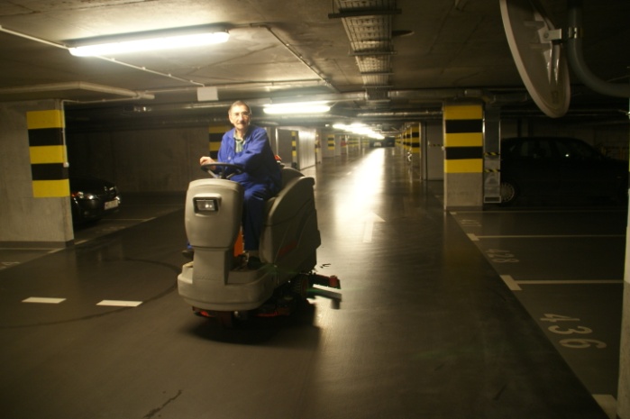 Sprzątanie osiedli Warszawa - sprzątnie garaży podziemnych 